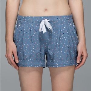 💥LIKE NEW💥 Lululemon Spring Break Away Short - SZ 6